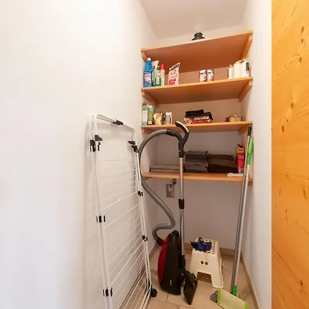 In Tyrol Near Lift, Cleaning Included דירה